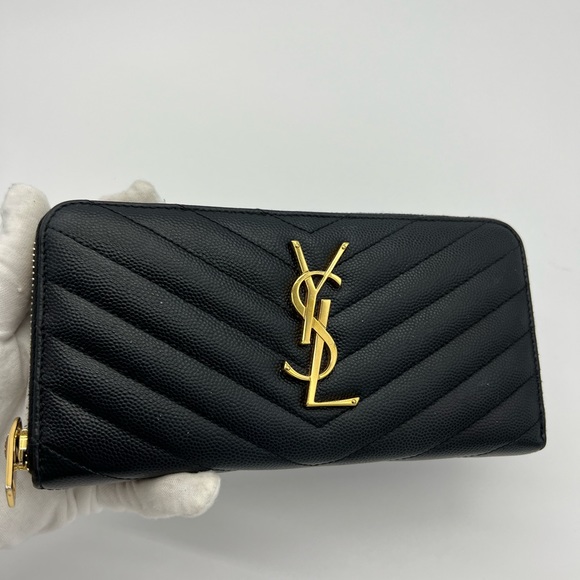 ❌SOLD❌Authentic Yves Saint Laurent zip around wallet in grain embossed calfskin - Picture 5 of 15